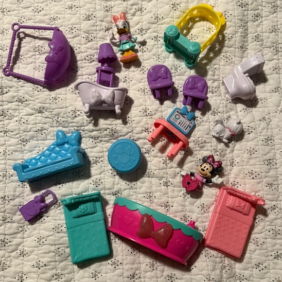 Disney Junior Minnie Mouse Bow-Tel Hotel - Picture 5 of 5